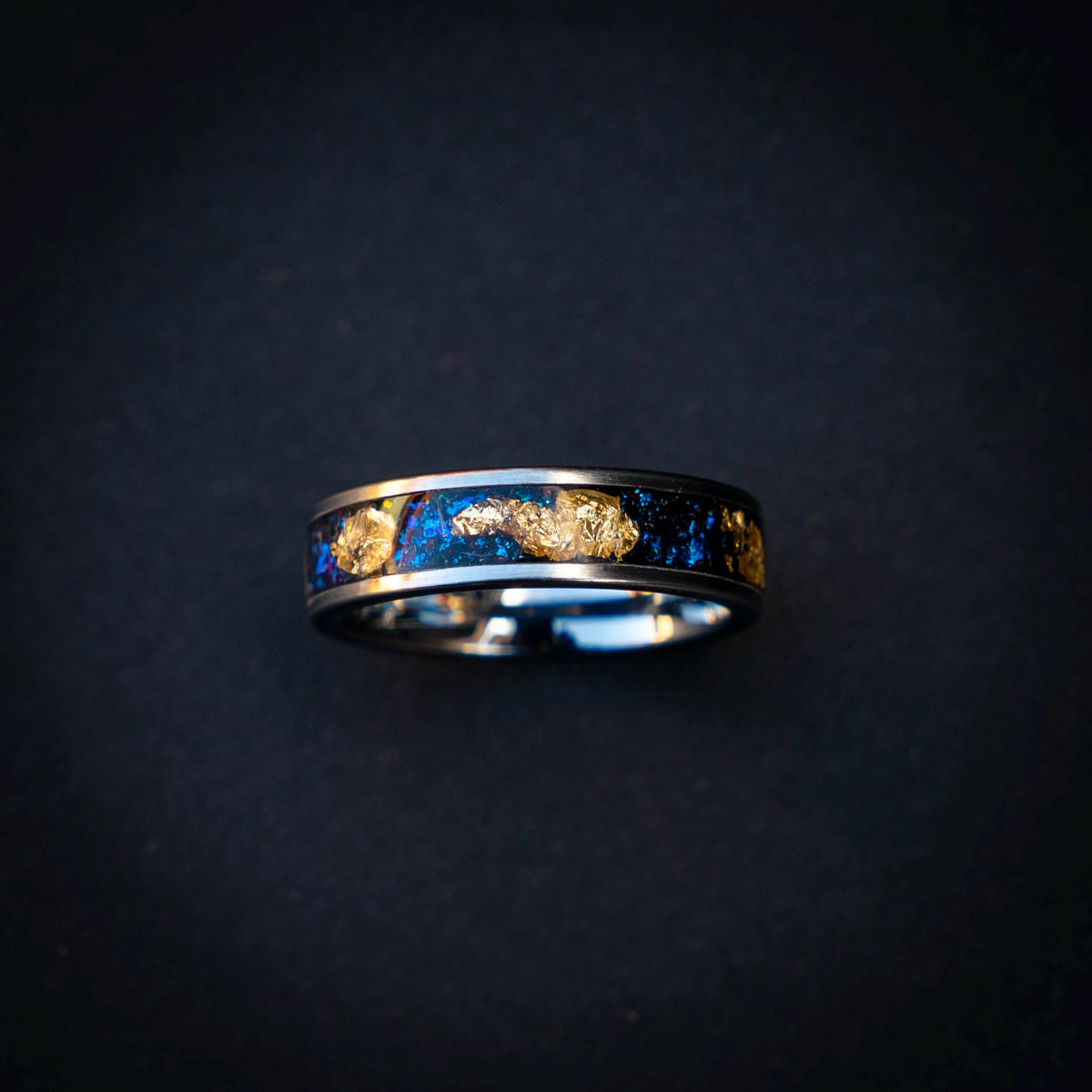 Elegant 6mm Tungsten Carbide Ring with Blue Raw Sapphire & Gold Leaf Accents. | Decazi