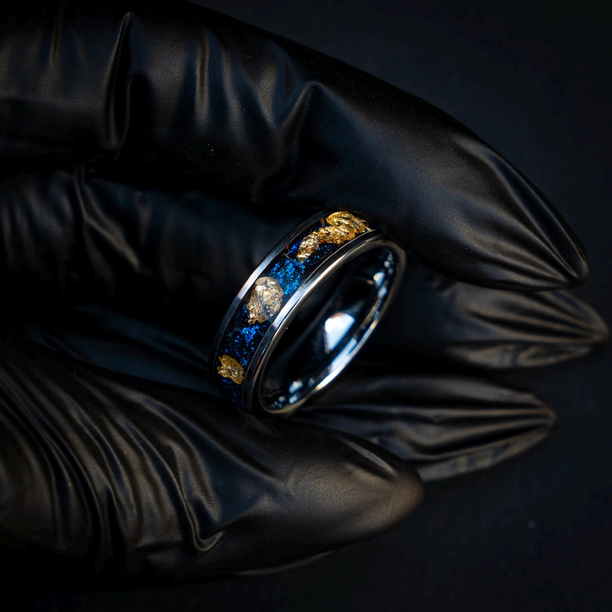 Elegant 6mm Tungsten Carbide Ring with Blue Raw Sapphire & Gold Leaf Accents. | Decazi