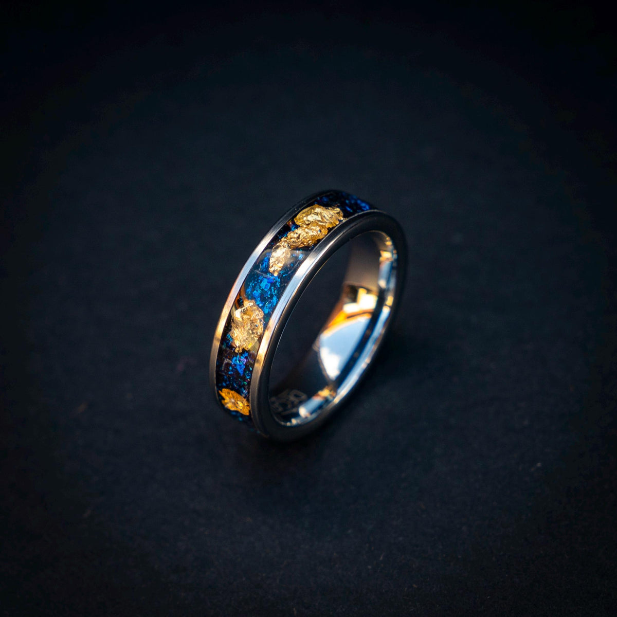 Elegant 6mm Tungsten Carbide Ring with Blue Raw Sapphire & Gold Leaf Accents. | Decazi