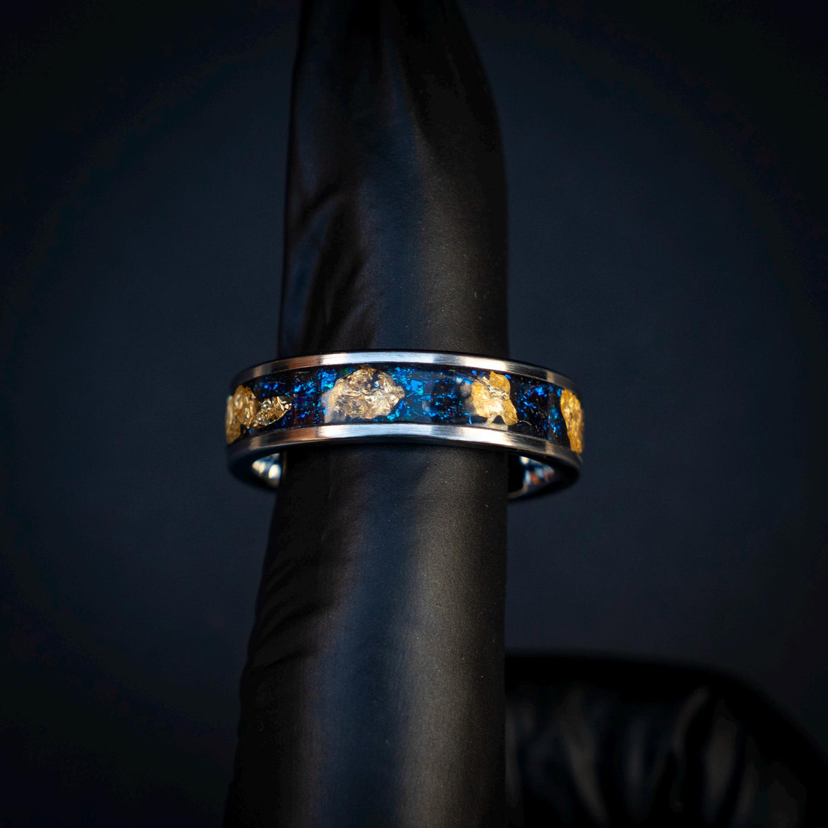 Elegant 6mm Tungsten Carbide Ring with Blue Raw Sapphire & Gold Leaf Accents. | Decazi