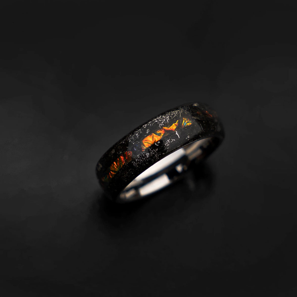 Tungsten ring with Muoniunalusta meteorite and Dichloram - Decazi