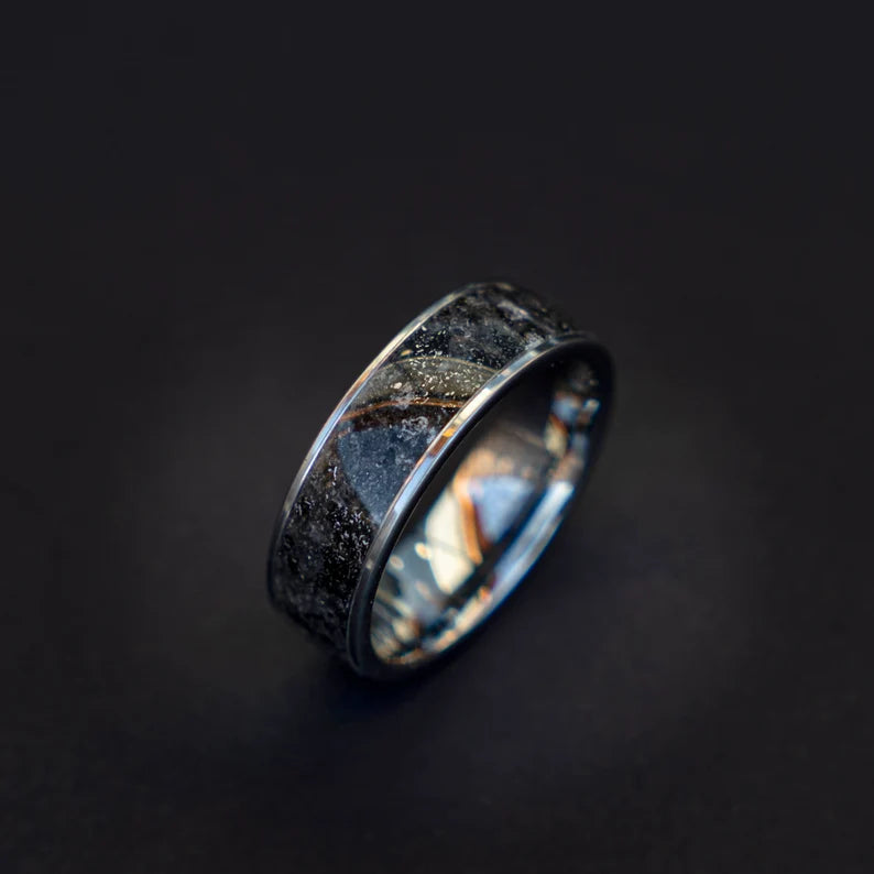 Lunar meteorite ring with Genuine Moondust and meteorite | Decazi