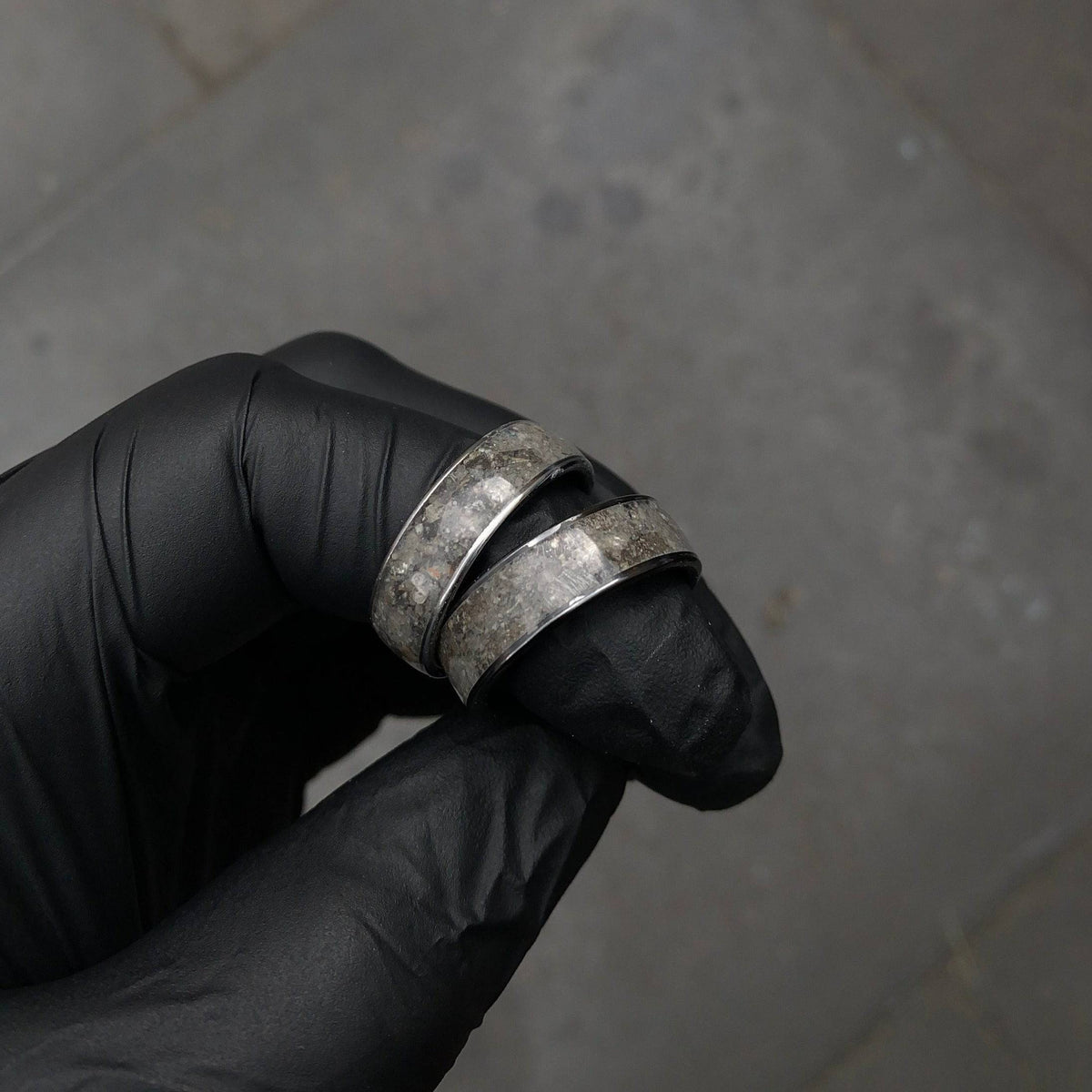 Lunar Meteorite Ring with Genuine Moon Dust