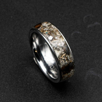 Tungsten ring with lunar veldspaat breccia and pallasite