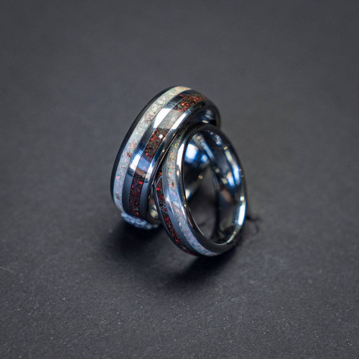 Wedding ring set with Mars and dinosaurbone