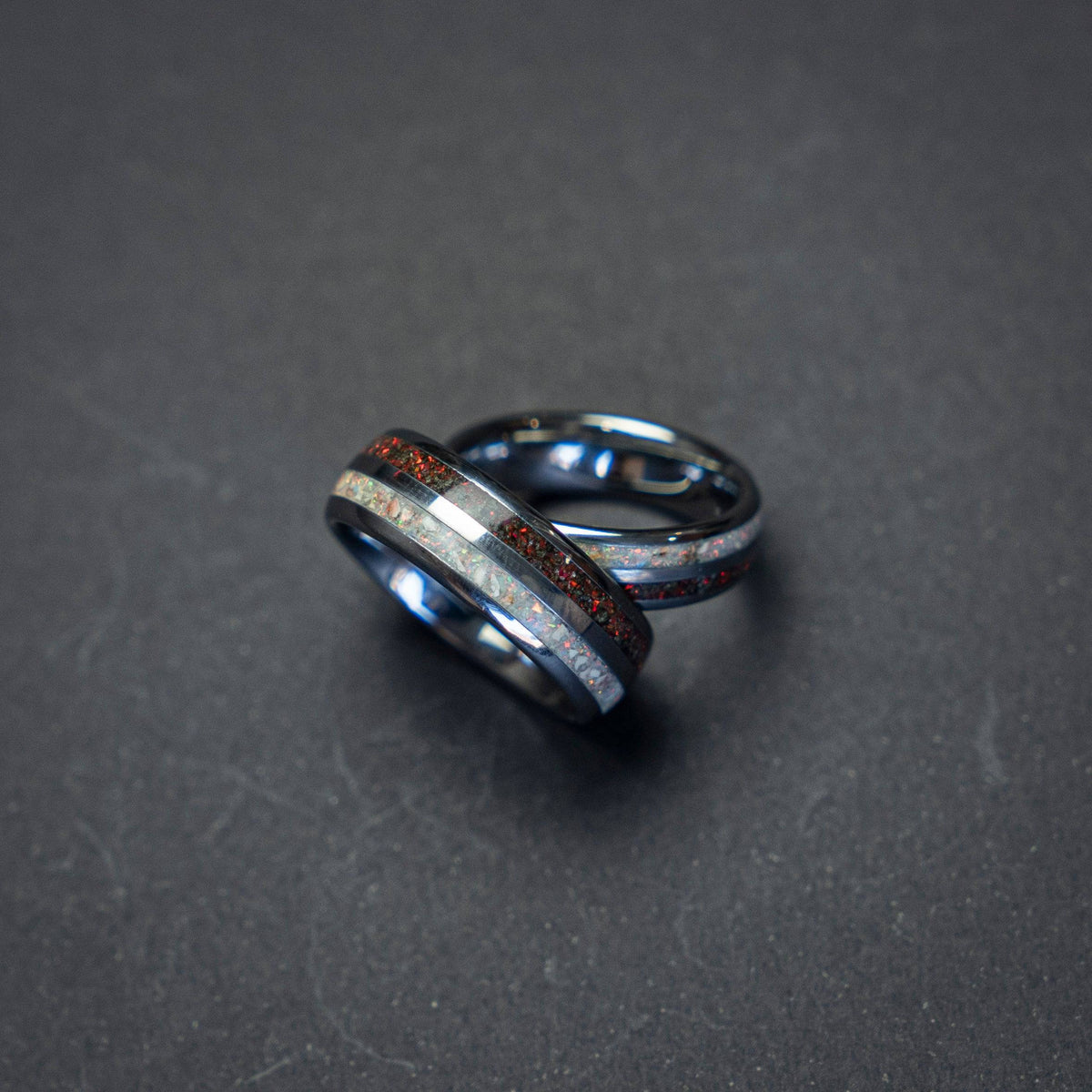 Wedding ring set with Mars and dinosaurbone