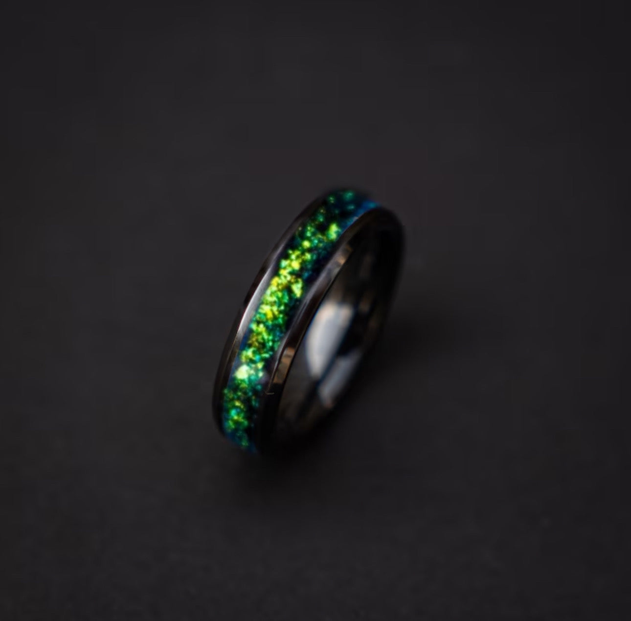 Beveled ceramic filled with green opal flakes 6 mm width for Michel