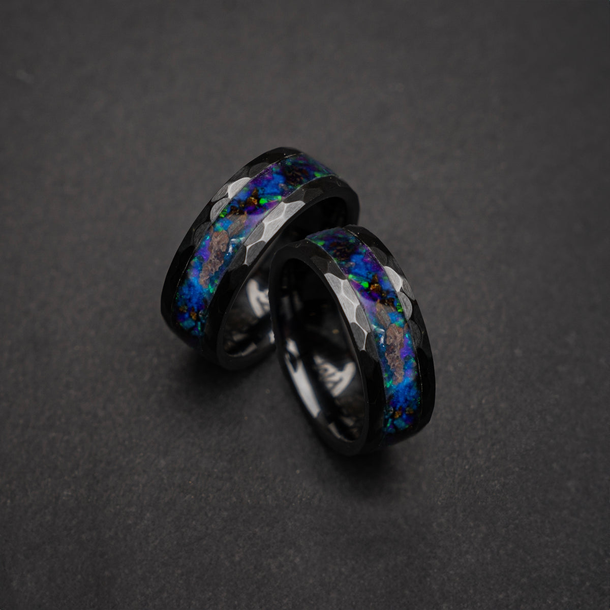Hammered Ceramic ring filled with galaxy opal and velociraptor and glow in the dark 8 mm for Faye - Decazi