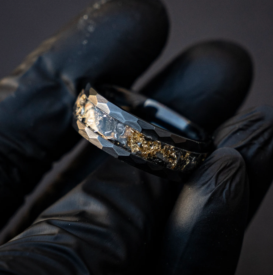 Hammered ceramic ring filled with gold leaf and meteorite 8 mm for Lecomte - Decazi