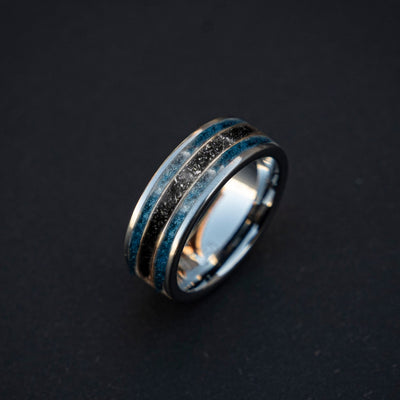 Flat tungsten ring filled with blue pigment with glow, two white gold wires and meteorite dust 8 mm for Ricardo - Decazi