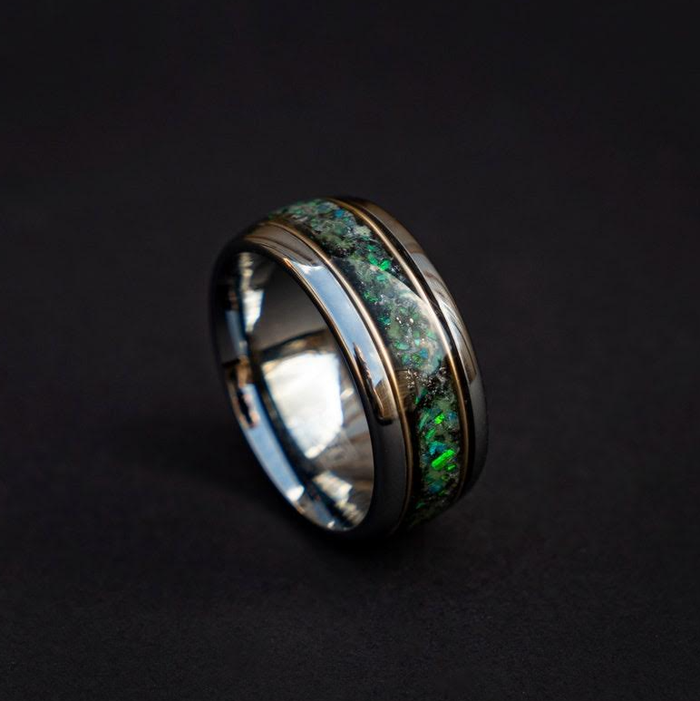 Domed tungsten ring filled with emerald, ruby, blue topaz, triceratops dinosaur bone enclosed by two 18k yellow gold wire 10 mm for Jaime - Decazi