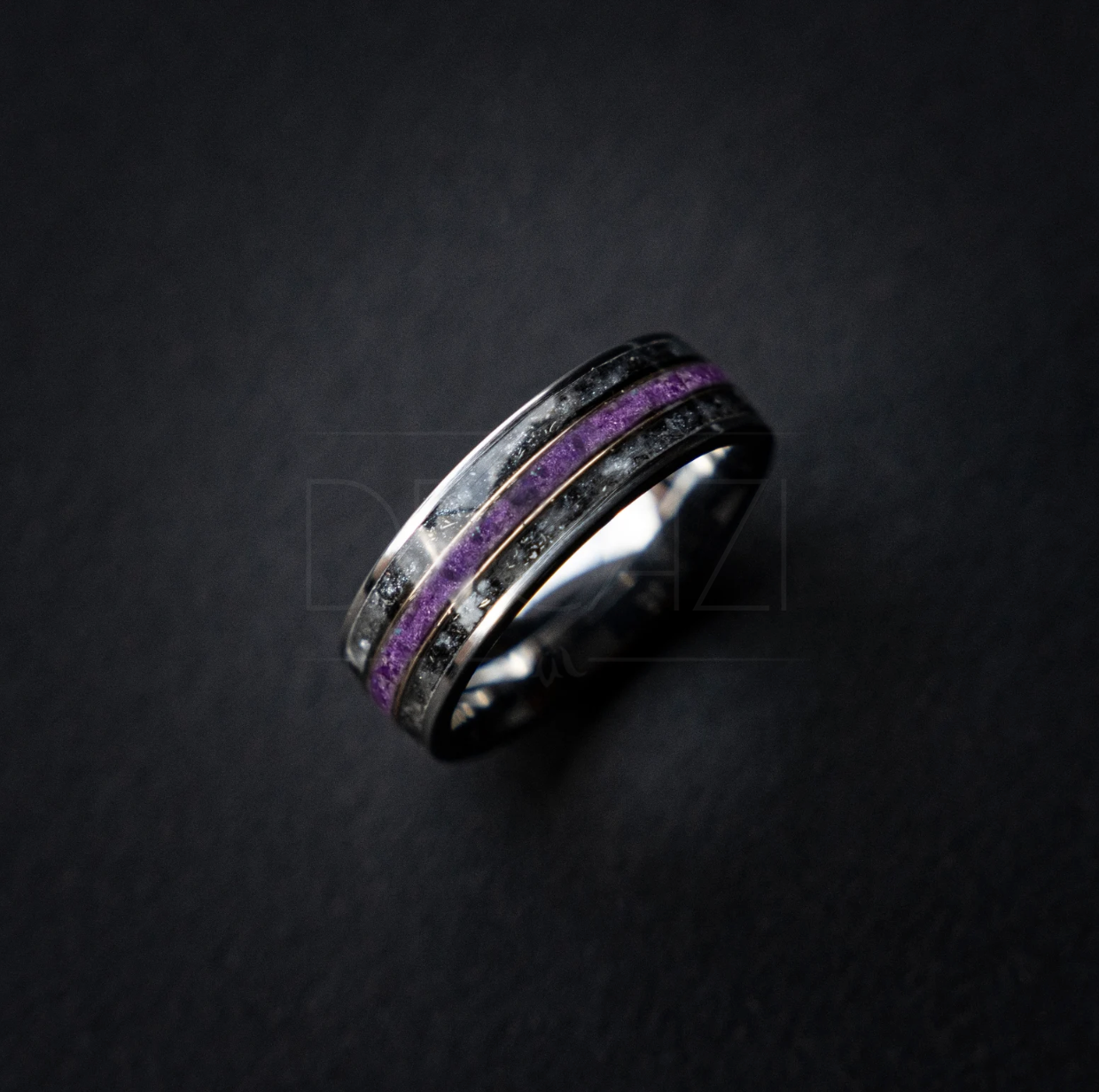 Flat tungsten ring filled with meteorite and Amethyst divided by two 18k yellow golden wires 8 mm for Laurynn
