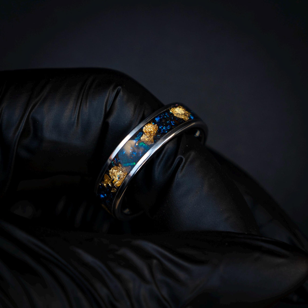 Elegant 6mm Tungsten Carbide Ring with Blue Raw Sapphire & Gold Leaf Accents. | Decazi