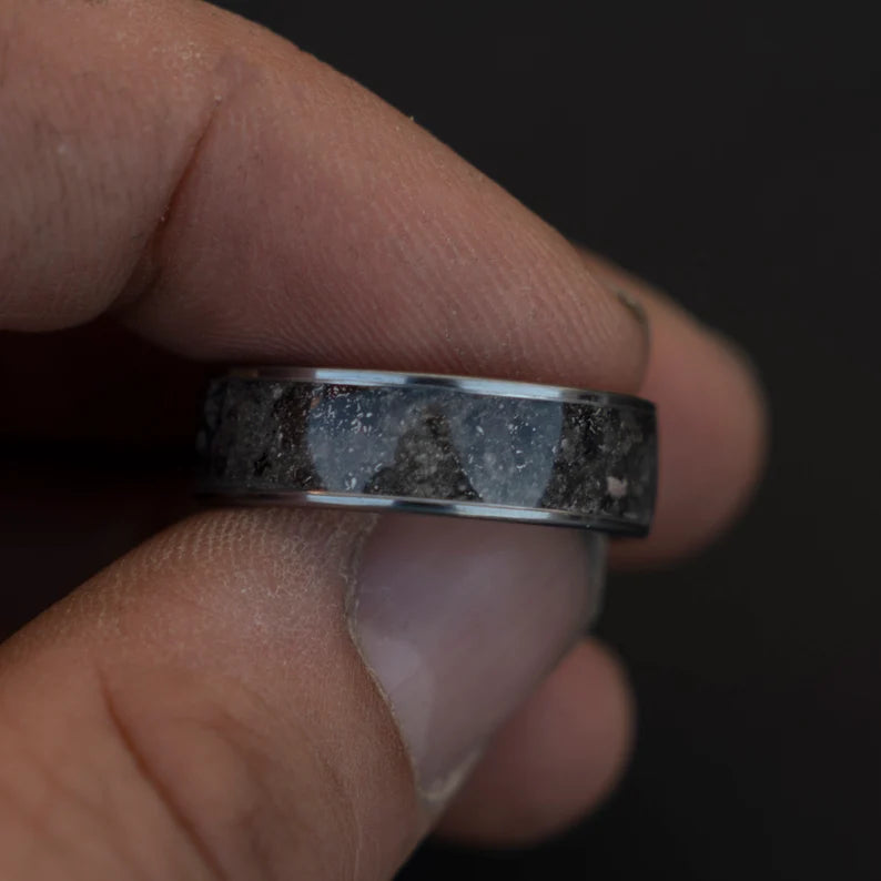 Lunar meteorite ring with Genuine Moondust and meteorite | Decazi