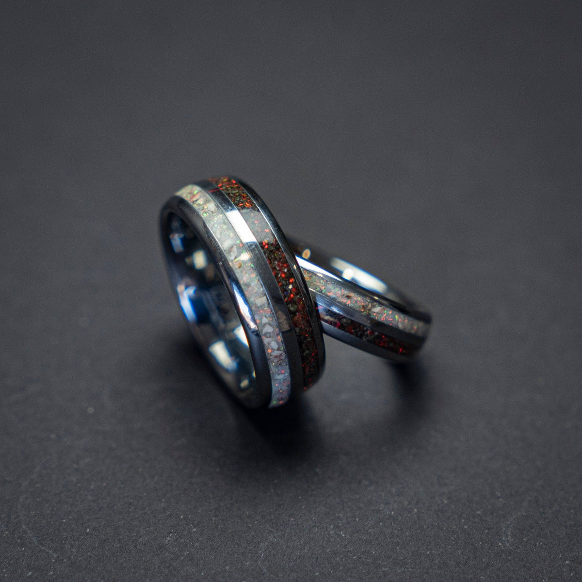 Wedding ring set with Mars and dinosaurbone