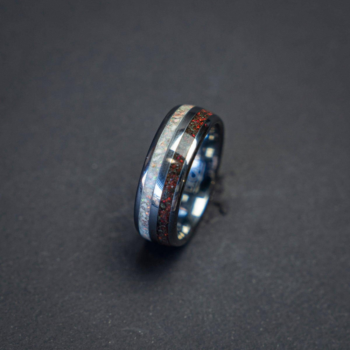 Wedding ring set with Mars and dinosaurbone